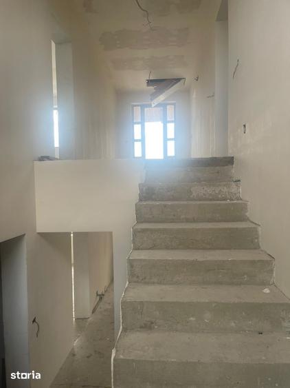 Casă cu 5 camere cu Teren 700 Mp în Garoafa