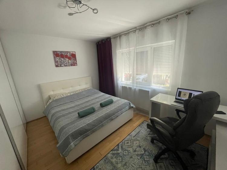 Apartament cu 2 camere decomandat, mobilat în Bucovina