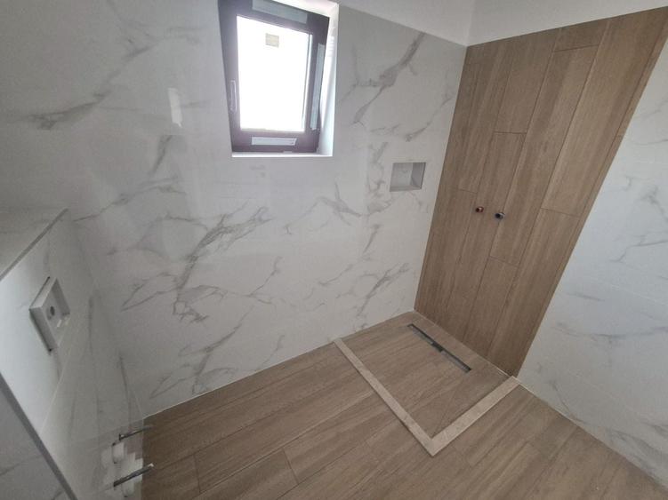Casă individuală cu 5 camere cu Canalizare în Cetate