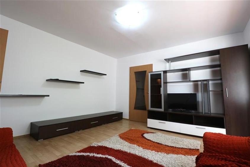 Apartament cu 2 camere semidecomandat, mobilat în Aradului