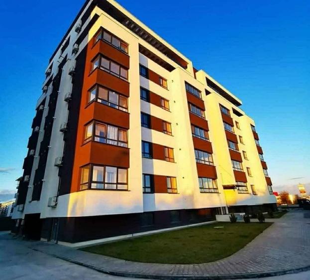 Apartament cu 3 camere decomandat în Roșu
