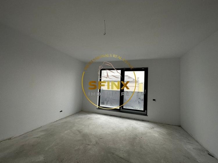 Penthouse cu 6 camere decomandat în Mihai Bravu
