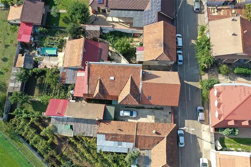 Casă cu 5 camere cu Teren 585 Mp în Rogerius