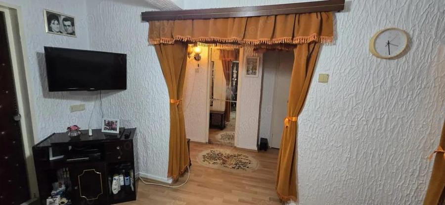 Apartament cu 4 camere decomandat, mobilat în Vest