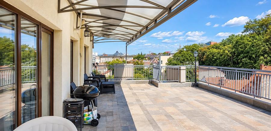 Apartament cu 2 camere decomandat, mobilat în Central