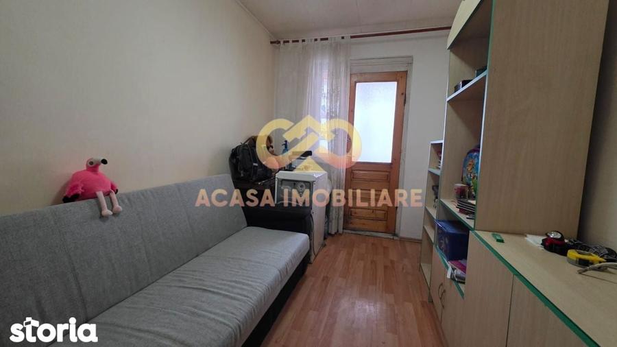 Apartament cu 3 camere semidecomandat în Alexandru cel Bun