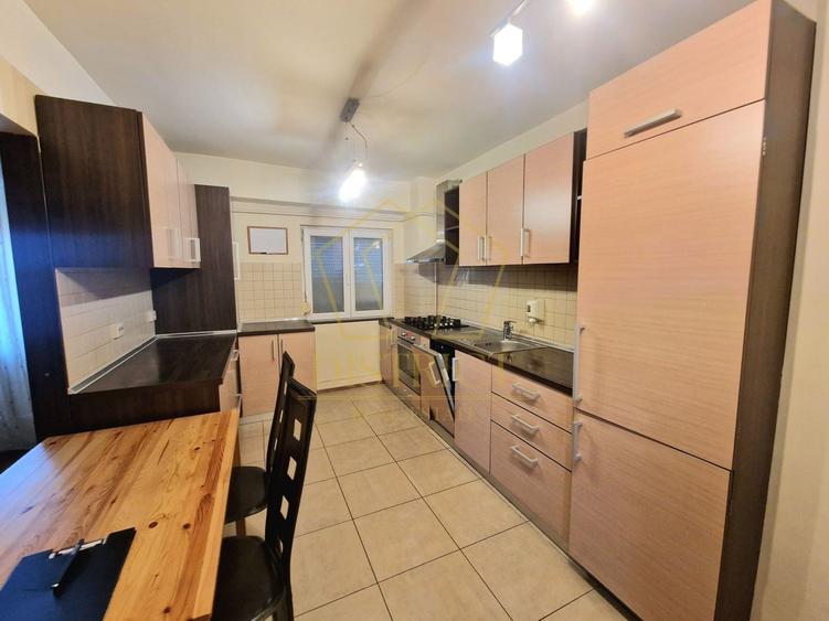 Apartament cu 3 camere semidecomandat, mobilat în Aradului