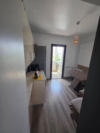 Apartament cu 3 camere decomandat în Girocului