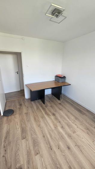 Apartament cu 4 camere semidecomandat în Astra