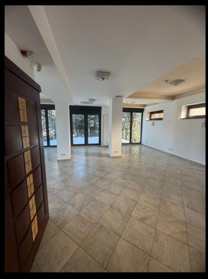 Spațiu comercial, de 435 mp, în Central