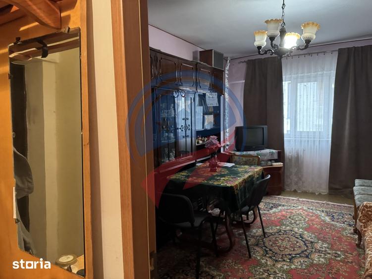Apartament cu 3 camere decomandat, mobilat în Calea București
