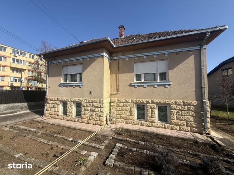 Casă cu 6 camere cu Teren 1040 Mp în Grigorescu