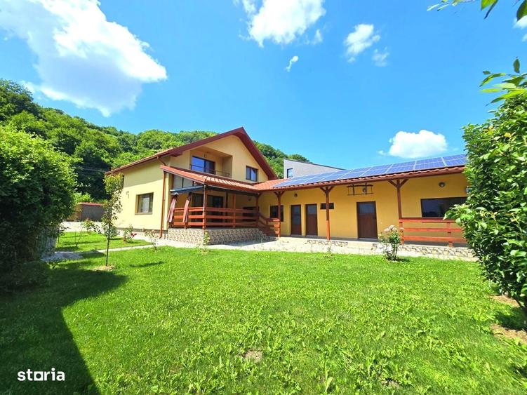 Casă cu 4 camere în Tăuți