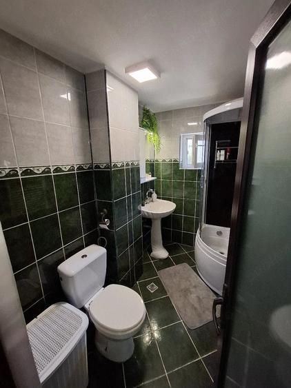 Apartament cu 3 camere decomandat în Tineretului