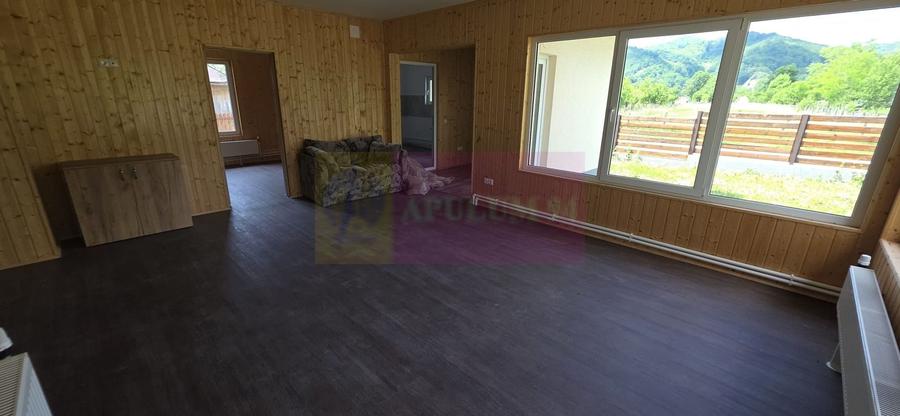Casă individuală cu 4 camere cu Canalizare în Brebu