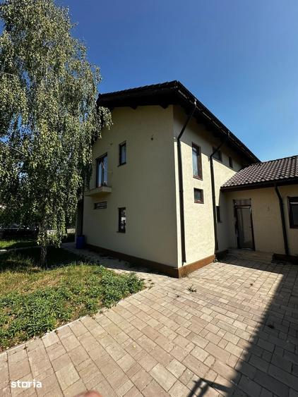 Casă cu 5 camere cu Teren 483 Mp în Corbeanca