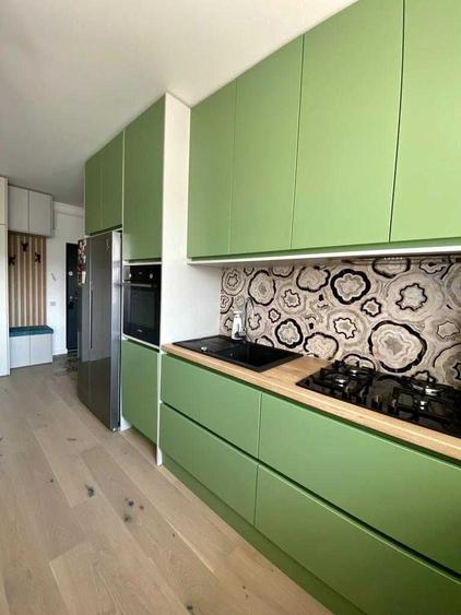 Apartament cu 3 camere decomandat în Florești
