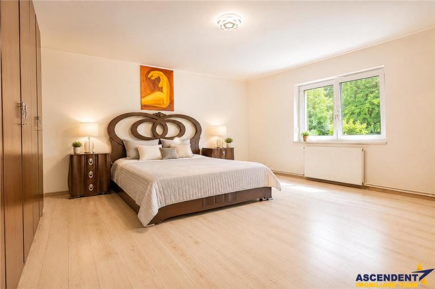 Casă cu 4 camere cu Teren 343 Mp în Florilor