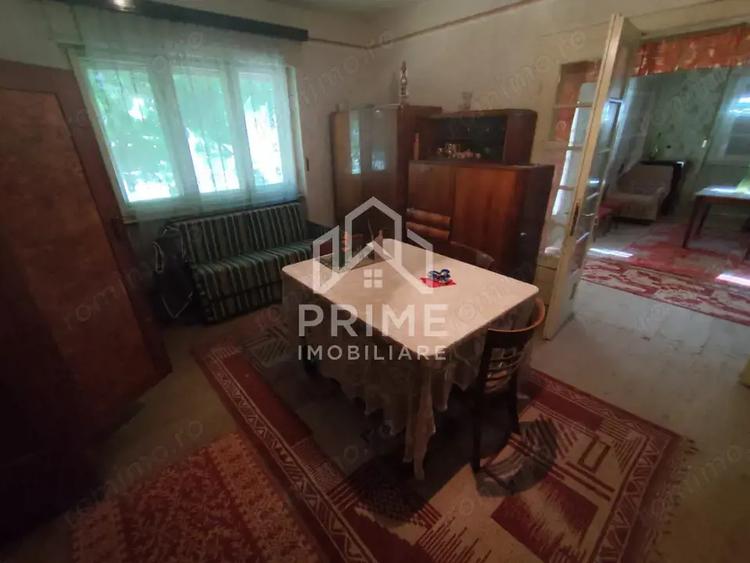 Casă cu 3 camere cu Canalizare în Petrești
