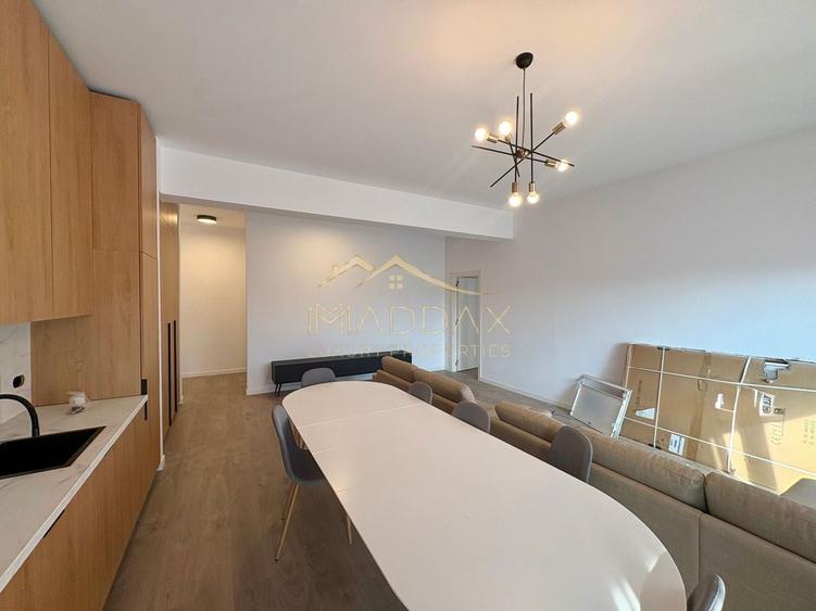 Apartament cu 3 camere semidecomandat, mobilat în Băneasa