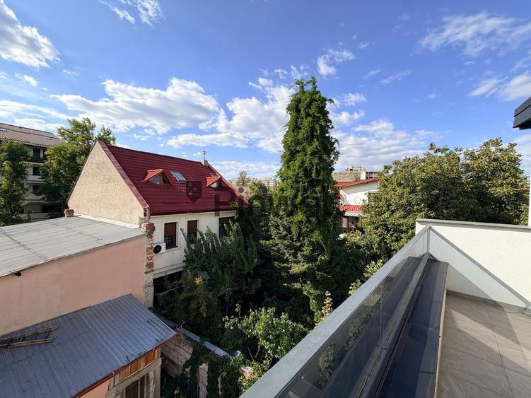 Casă individuală cu 6 camere cu Canalizare în Lacul Tei