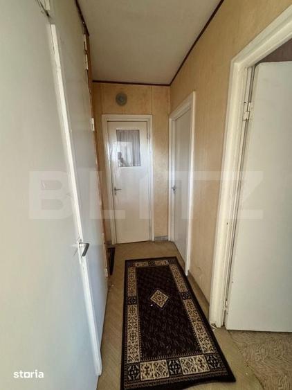 Apartament cu 3 camere decomandat în Rovine