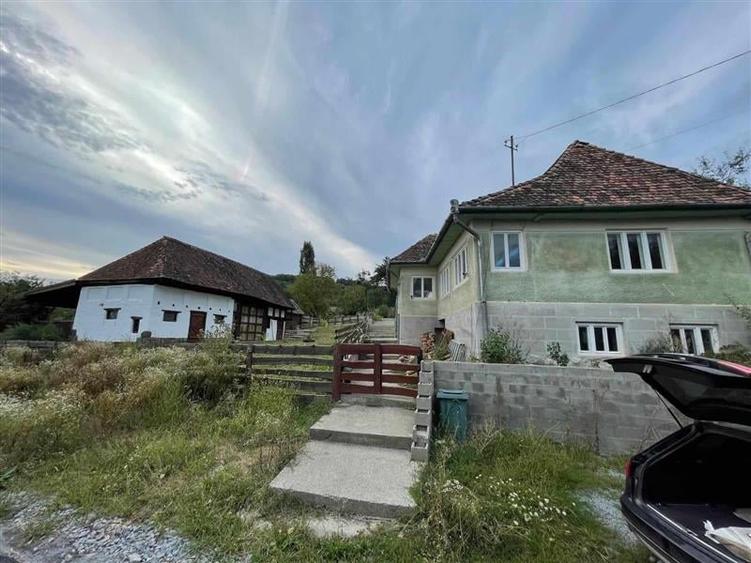 Casă individuală cu 4 camere cu Teren 1550 Mp în Cându