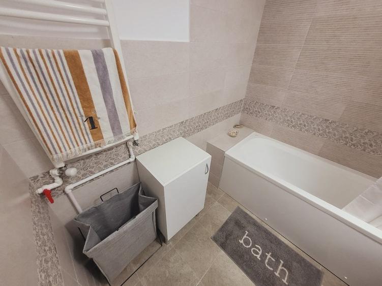 Apartament cu 3 camere decomandat în Politehnica