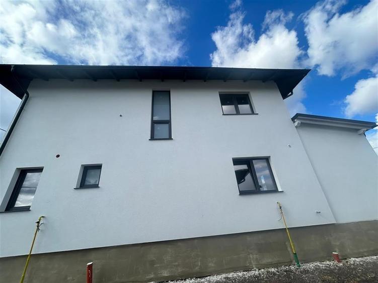 Casă individuală cu 4 camere cu Teren 400 Mp în Ipotești