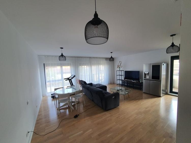 Apartament cu 3 camere decomandat în Domenii