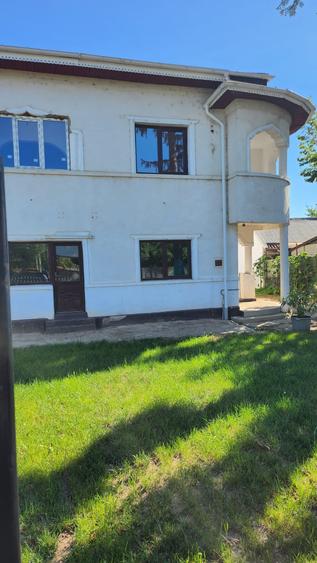 Casă cu 8 camere cu Teren 700 Mp în Afumați