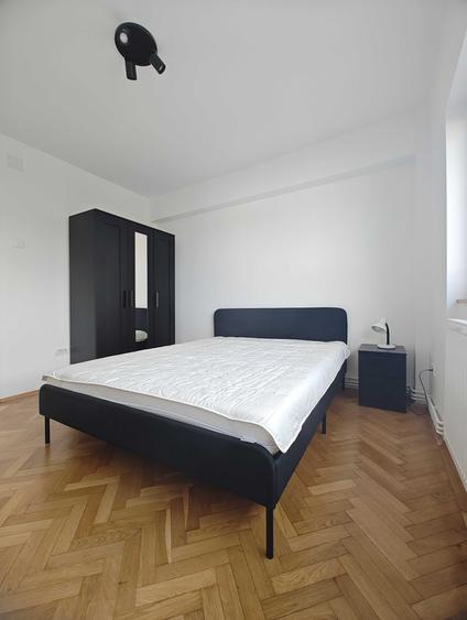 Apartament cu 4 camere semidecomandat în Ultracentral