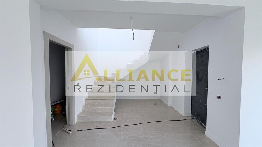 Casă individuală cu 5 camere cu Canalizare în Berceni