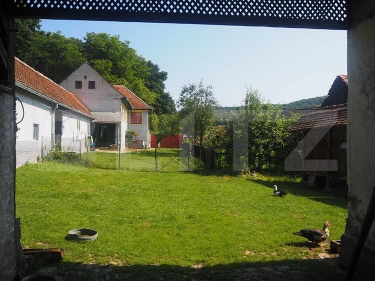 Casă individuală cu 5 camere cu Teren 11930 Mp în Sângătin