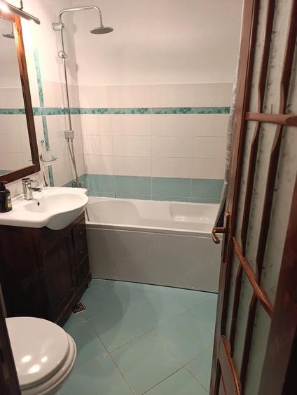 Apartament cu 4 camere decomandat în Calea Romanului