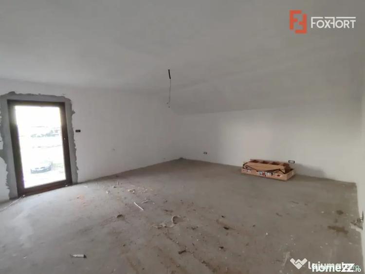 Casă cu 5 camere cu Teren 747 Mp în Sânandrei