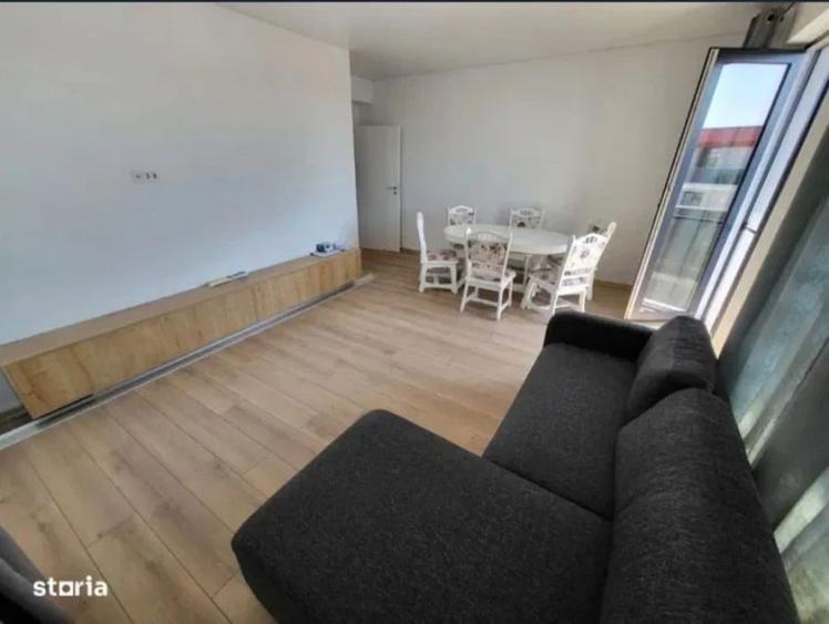 Apartament cu 3 camere semidecomandat în Central