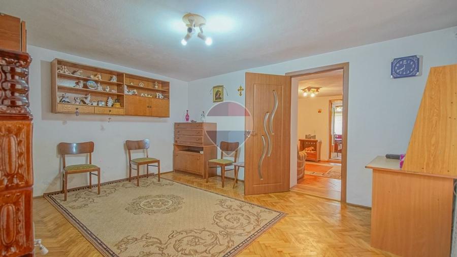 Casă individuală cu 5 camere cu Teren 1555 Mp în Satulung