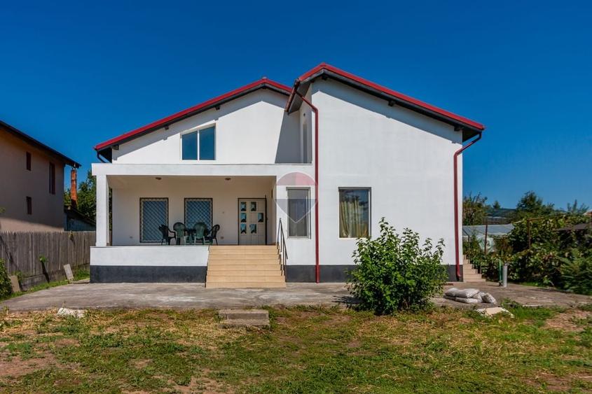 Casă individuală cu 6 camere cu Teren 2200 Mp în Crevedia Mare