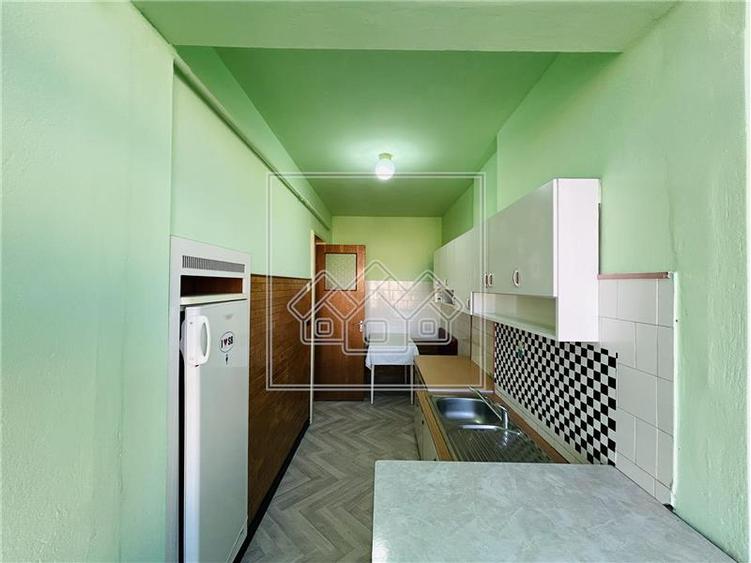 Apartament cu 2 camere decomandat în Ștrand