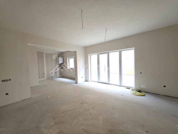 Duplex cu 4 camere cu Canalizare în Dâmbul Rotund