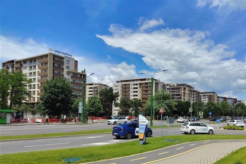Apartament cu 2 camere decomandat, mobilat în Tractorul