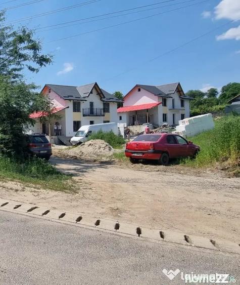 Casă cu 4 camere cu Teren 500 Mp în Măgura