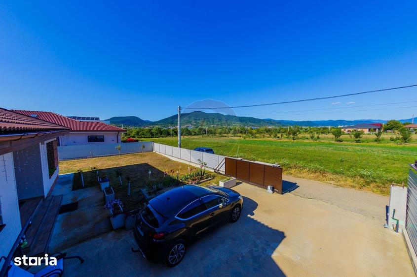 Casă cu 4 camere cu Teren 600 Mp în Recea