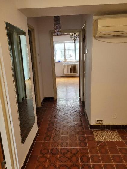 Apartament cu 4 camere decomandat, mobilat în P-ța Dorobanți
