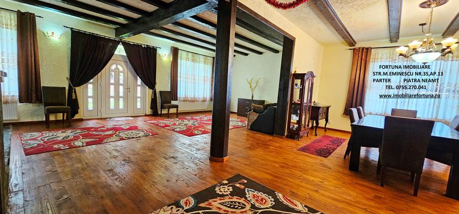 Casă cu 8 camere cu Garaj în Tarcău