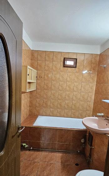 Apartament cu 3 camere decomandat în Lunei