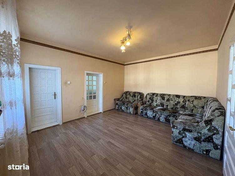 Casa Romaneasca de vanzare 8camere teren 624mp 22ml Bujac cu potential - 7