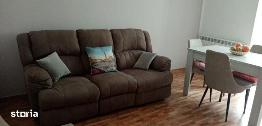 Apartament cu 3 camere decomandat în Petros