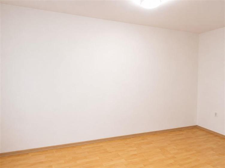 Apartament cu 2 camere nedecomandat, mobilat în Decebal